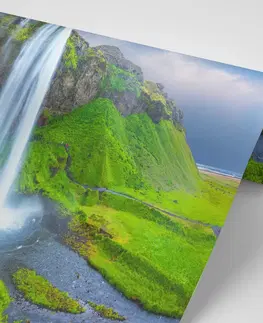 Samolepící tapety Samolepící fototapeta majestátní vodopád na Islandu
