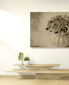 Černobílé obrazy Obraz růže ve váze v sépiovém provedení