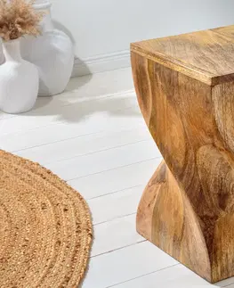 Luxusní a designové příruční stolky Estila Masivní židle Twist se zatočeným designem z mangového dřeva v přírodní hnědé barvě 45 cm