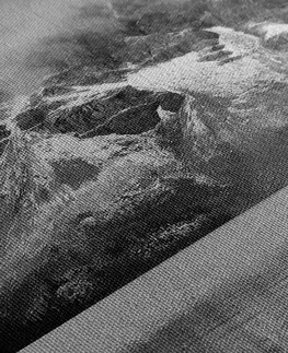 Černobílé obrazy Obraz jezero poblíž nádherné hory v černobílém provedení