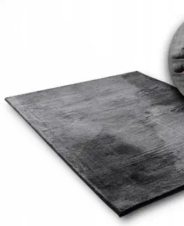 Chlupaté koberce Kvalitní plyšový koberec do obývacího pokoje v šedé barvě