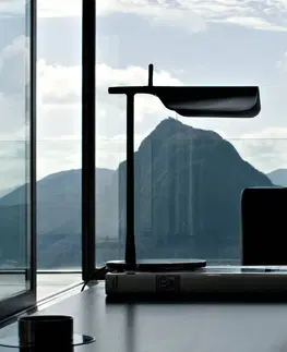 Stolní lampy kancelářské FLOS FLOS Tab LED stolní lampa, černá