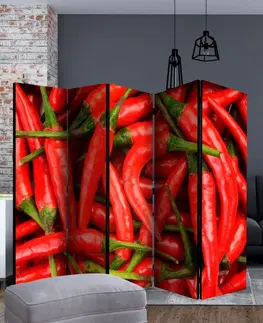 Paravány Paraván Chili pepper - background Dekorhome 225x172 cm (5-dílný)