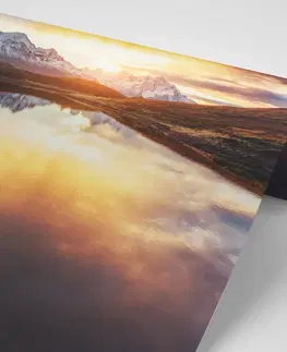 Samolepící tapety Samolepící fototapeta oslnivý západ slunce nad horským jezerem