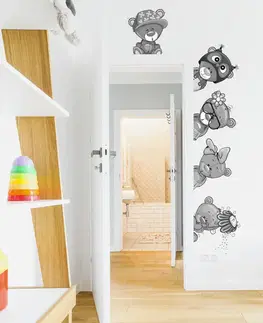 Samolepky na zeď Dětské samolepky na zeď - Šediví medvídci kolem dveří