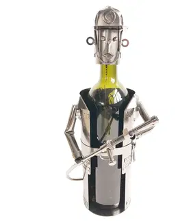 Stojany na víno Kovový stojan na láhev vína v designu hasiče Chevalier - 17*12*22 cm Clayre & Eef 6Y3777