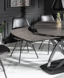 Designové a luxusní jídelní stoly Estila Moderní jídelní stůl Lutz v antracitové šedé barvě s keramickou deskou a kovovou konstrukcí s možností rozložení 190cm