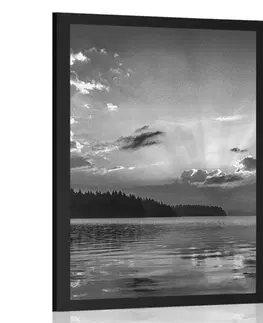 Černobílé Plakát odraz horského jezera v černobílém provedení