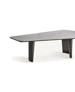 Designové a luxusní konferenční stolky Estila Luxusní moderní asymetrický konferenční stolek Niebla s mramorovou deskou a zvlněnýma nohama šedá 129 cm