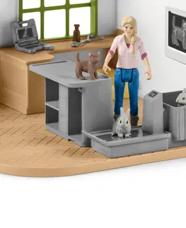 Dřevěné hračky Schleich 42502 Veterinární ordinace pro domácí zvířata