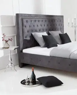 Luxusní a stylové postele Estila Luxusní chesterfield manželská postel Caledonia s tmavě šedým sametovým potahem 180x200cm