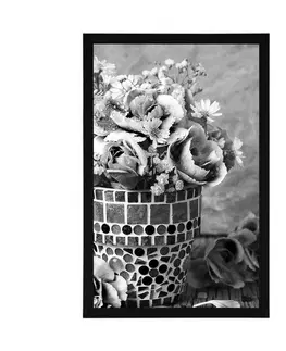 Černobílé Plakát květiny karafiátu v mozaikovém květináči v černobílém provedení