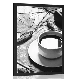 Černobílé Plakát šálek kávy v podzimním nádechu v černobílém provedení