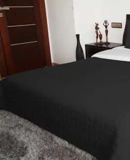 Luxusní oboustranné přehozy na postel Oboustranné prošívané přehozy přes postel v černo bílé barvě