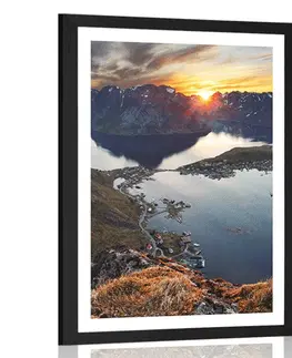 Příroda Plakát s paspartou okouzlující horské panorama se západem slunce