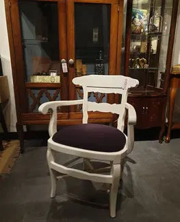 Luxusní jídelní židle Estila Provensálská luxusní židle Nuevas Formas v bílé barvě s loketními opěrkami a fialovým čalouněním 86cm