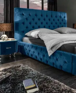 Luxusní a stylové postele Estila Chesterfield manželská postel Kreon v modrém sametovém potahu na matraci 180x200cm