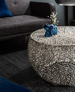 Designové a luxusní konferenční stolky Estila Kovový kulatý konferenční stolek Hoja stříbrný 80cm