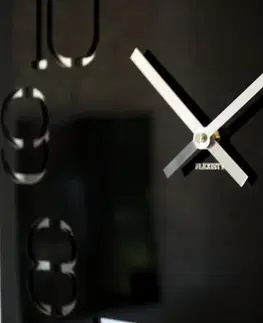 Nástěnné hodiny Stylové hranaté hodiny černé barvy