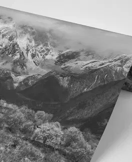 Černobílé tapety Fototapeta jedinečná černobílá horská krajina