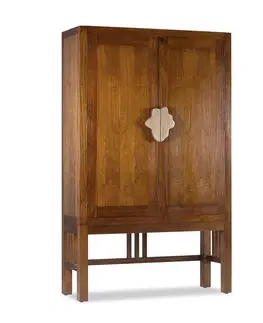 Stylové designové skříně Estila Klasická dřevěná skříň Star s úložným prostorem 180cm