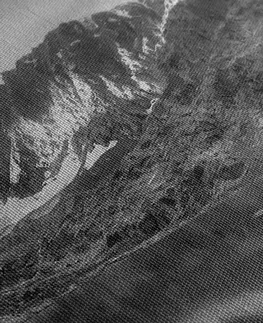 Černobílé obrazy Obraz majestátní hory v černobílém provedení