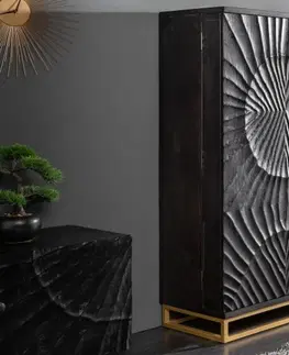 Luxusní příborníky a komody Estila Art-deco vysoká barová skříňka Cumbria z vyřezávaného mangového dřeva se zlatou podstavou 141cm