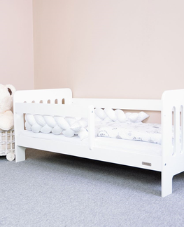 Postele Dětská postel se zábranou STAPELIAN 140x70 cm, bílá