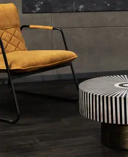 Kulaté konferenční stolky Estila Art deco kulatý konferenční stolek Hypnotique s černobílým kostním ozdobným vykládáním a podstavou ve zlaté barvě 60 cm