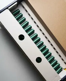 Interiérové tradiční řetězy Exihand Kompletní souprava SV-16 bez žárovek s vložkou v krabici se zelenými sokly