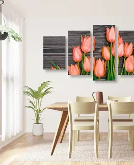 Obrazy květů 5-dílný obraz okouzlující oranžové tulipány na dřevěném podkladu