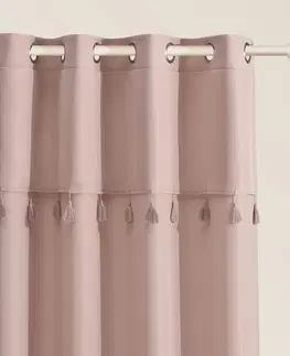 Jednobarevné hotové závěsy Světle růžový závěs ASTORIA se střapci na drátěné průchodky 140 x 250 cm