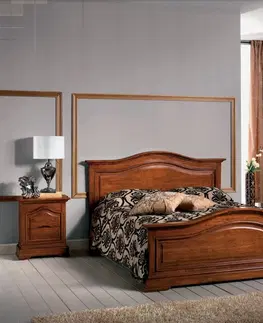 Luxusní a stylové postele Estila Masivní manželská postel Mozatti v klasickém stylu s vyřezávanými čely v hnědé barvě bez nožiček 165x195cm