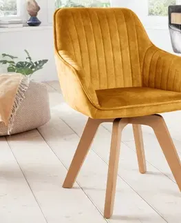 Luxusní jídelní židle Estila Skandinávské designové sametové jídelní křeslo Caballet s opěrkami na ruce a potahem žluté barvy 83,5cm