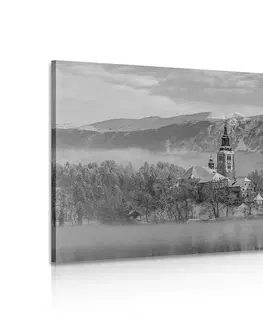 Černobílé obrazy Obraz kostel u jezera Bled ve Slovinsku v černobílém provedení