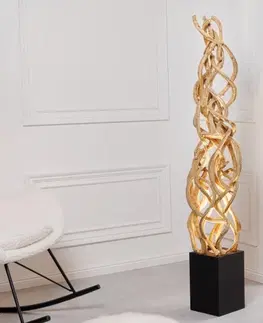 Designové a luxusní stojící lampy Estila Moderní exotická stojací lampa Nathany z přírodně hnědého dřeva s černým dřevěným podstavcem 151cm
