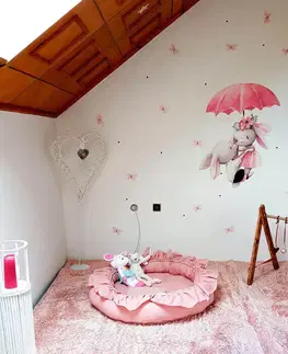 Samolepky na zeď Samolepka na zeď pro děti - Zajíčci letící na deštníku