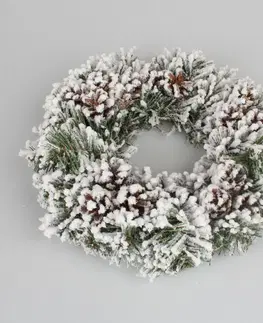 Vánoční dekorace Vánoční věnec Snowy cones bílá, pr. 26 cm