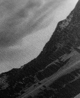 Černobílé obrazy Obraz jezero pod kopci v černobílém provedení