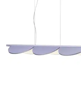 Závěsná světla FLOS FLOS Almendra Linear LED závěsné světlo 3x, šeřík