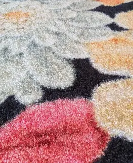 Moderní koberce Očarujúci koberec s kvetinovým vzorom