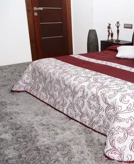 Luxusní přehozy na postel Luxusní ložní přikrývka v bordovo bílé barvě s ornamenty