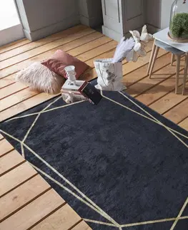 Moderní koberce Stylový koberec v černé barvě se zlatým motivem