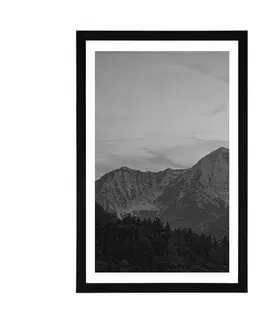 Černobílé Plakát s paspartou hory v černobílém provedení