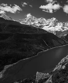 Samolepící tapety Samolepící fototapeta park Patagonie v Argentině v černobílém