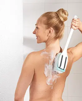 Koupelna Mycí kartáč s dávkovačem mýdla