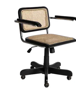 Designové a luxusní židle do pracovny a kanceláře Estila Stylová industriální otočná kancelářská židle Moher s černou konstrukcí a hnědým ratanovým výpletem na kolečkách 73cm