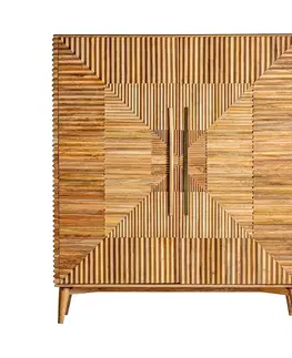 Stylové designové skříně Estila Luxusní šatní skříň Plissé Nature z přírodně hnědého masivního dřeva se zlatými rukojeťmi na dvířkách 160cm