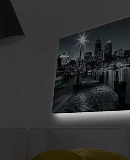 Obrazy Wallity Obraz s LED osvětlením NOČNÍ MĚSTO S ŘEKOU 45 x 70 cm