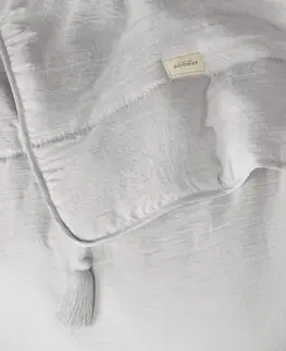 Jednobarevné přehozy na postel Světle šedý přehoz Noemi se střapci 220 x 240 cm